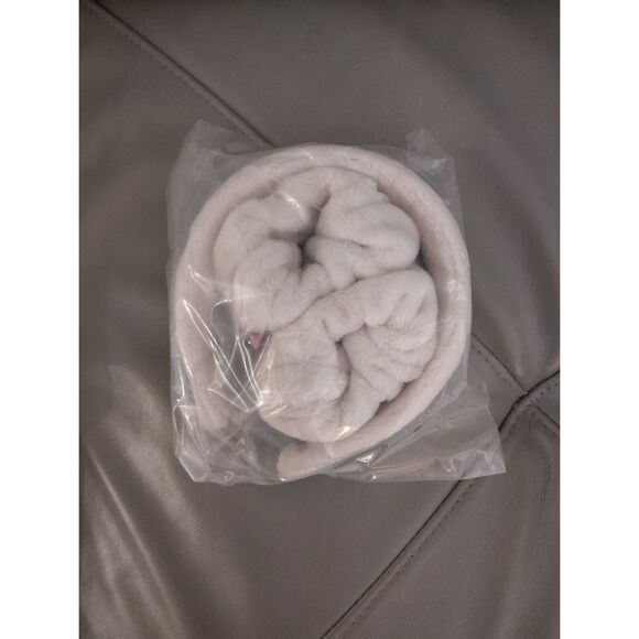 Spa Headband and Wrist Splash Guards Make Up Eraser - Picture 2 of 4